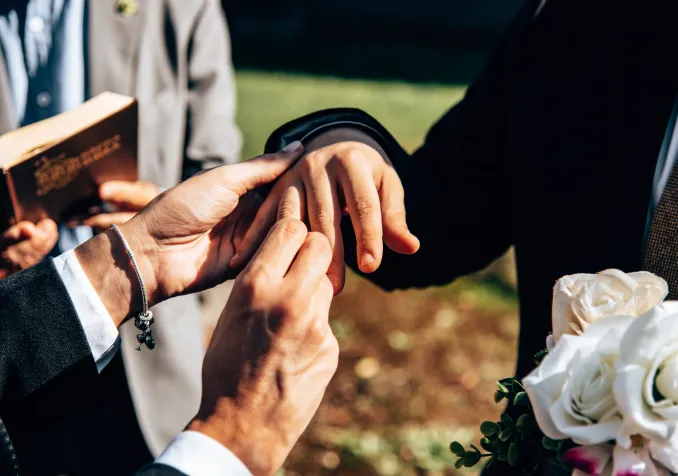 Les Églises réformées ne sont pas toutes au diapason, selon les cantons, quant à la liturgie à adopter pour un mariage pour tous devant Dieu.